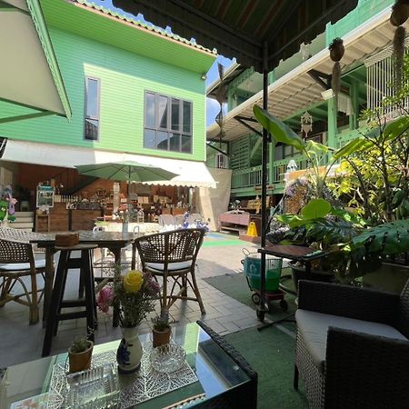 Green Teak House Bangkok Exteriör bild