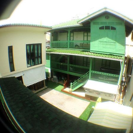 Green Teak House Bangkok Exteriör bild