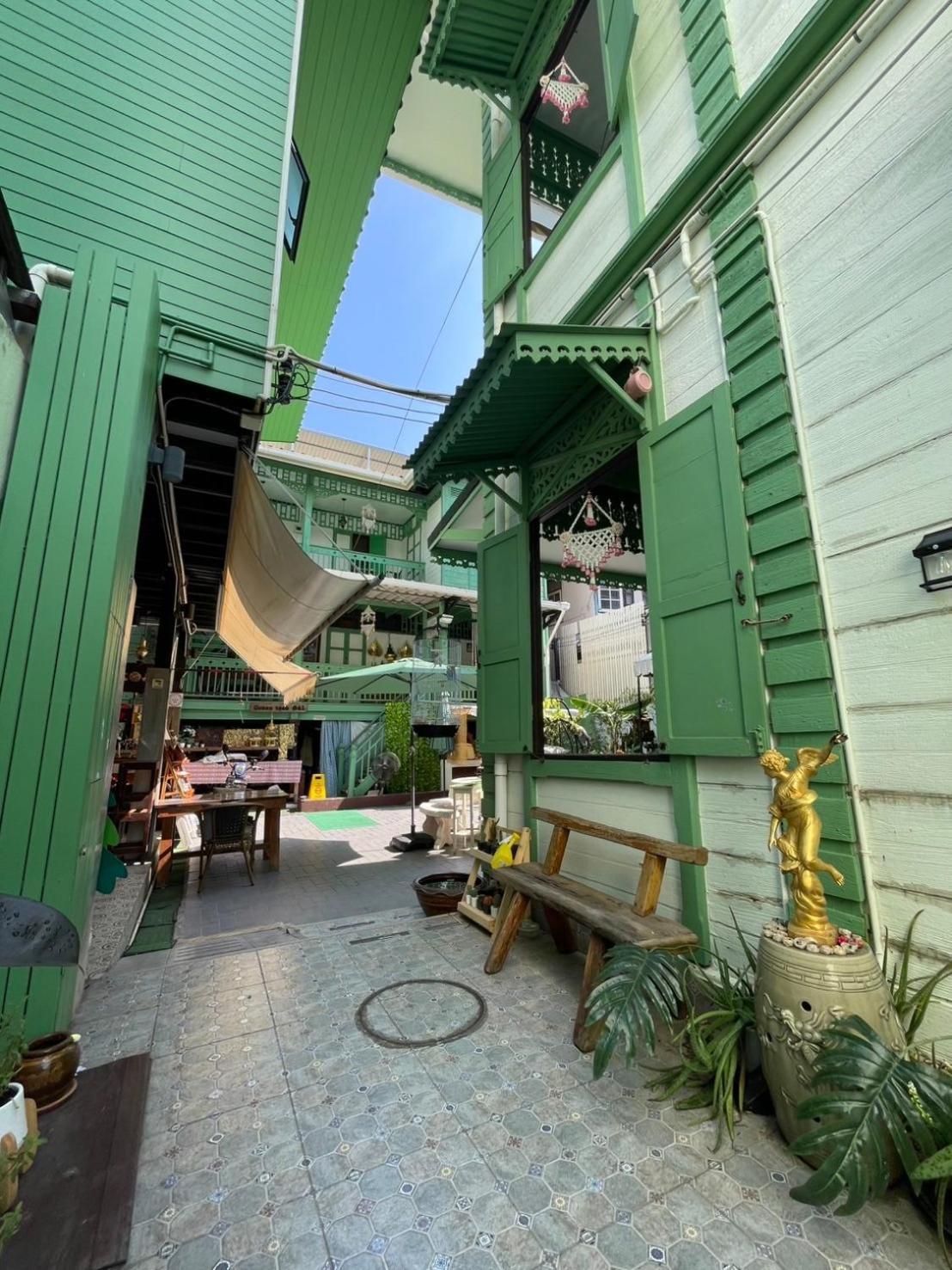 Green Teak House Bangkok Exteriör bild