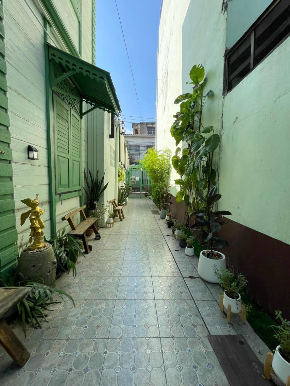 Green Teak House Bangkok Exteriör bild