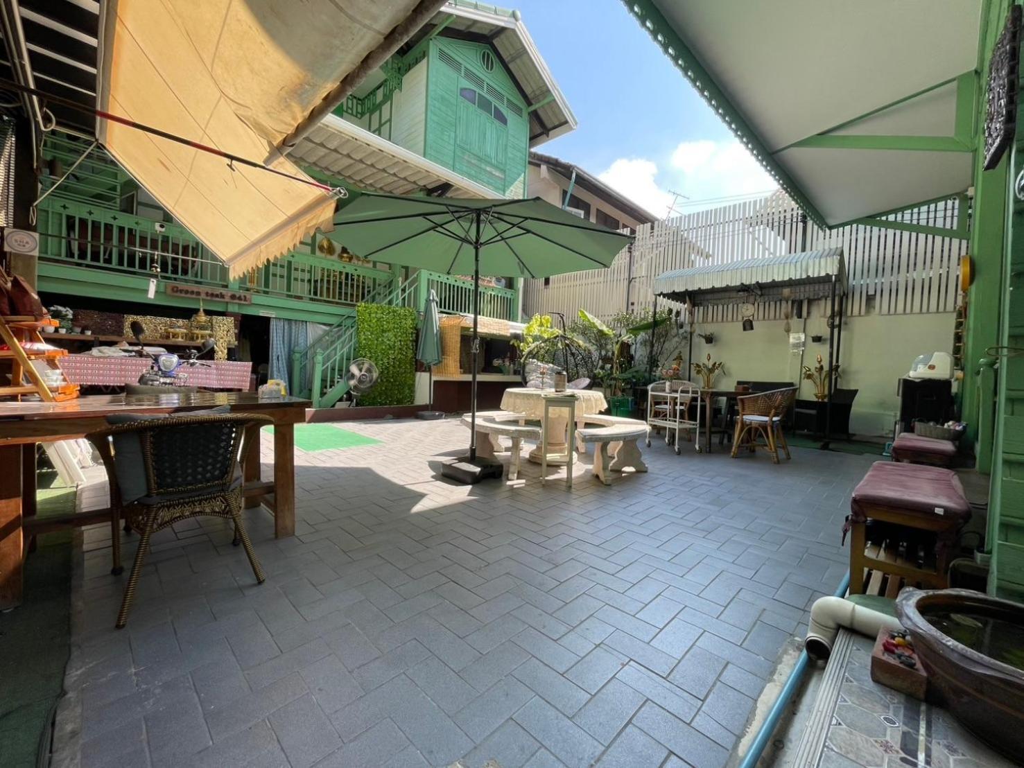 Green Teak House Bangkok Exteriör bild